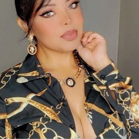 Vintage 90s Style Gold Lion White Zircon Black Lacquer Statement Earrings - Picture 10 of 12